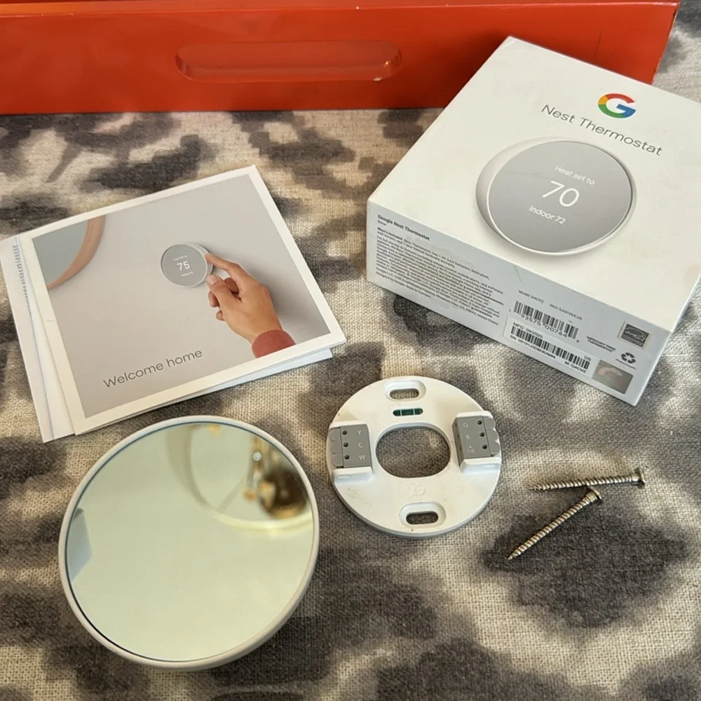 Google Nest Thermostat model G4CVZ Snow